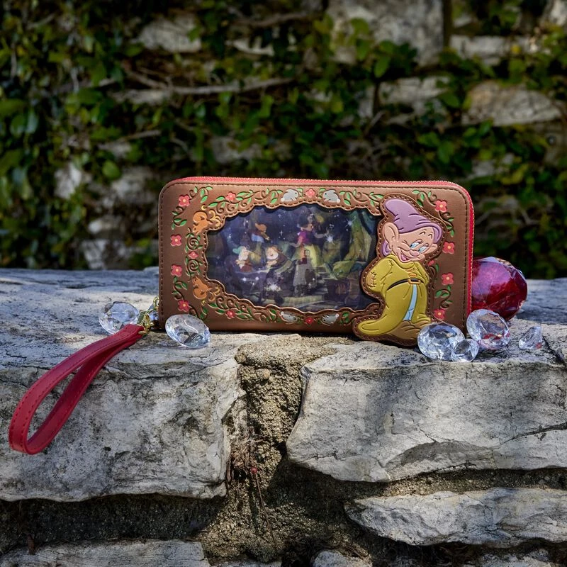 LOUNGEFLY Snow White Lenticular Princess Series Zip Around Wristlet Wallet 4 LOUNGEFLY Snow White Lenticular Princess Series Zip Around Wristlet Wallet - Image 2