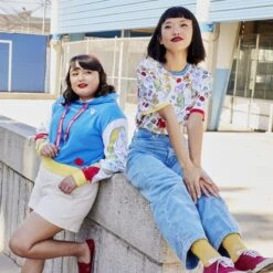 LOUNGEFLY Snow White And The Seven Dwarfs Tri-Color Ringer Tee -Loungefly WDLFSH0013 Lifestyle202